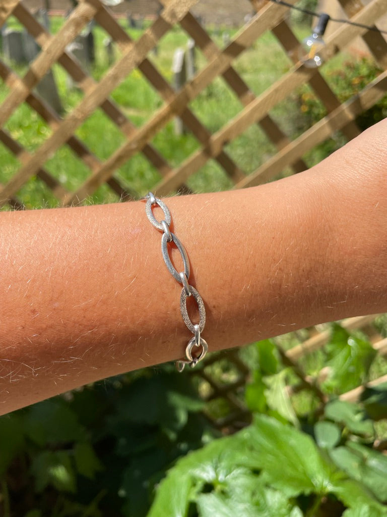 Eye Shape Link Bracelet