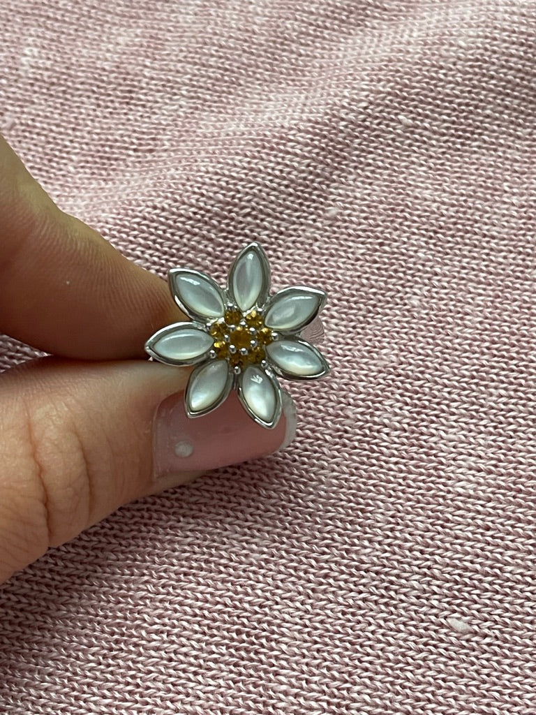 Daisy Statement Ring