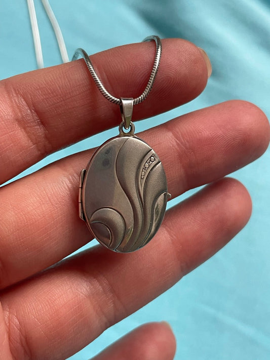 Oval Swirl Locket