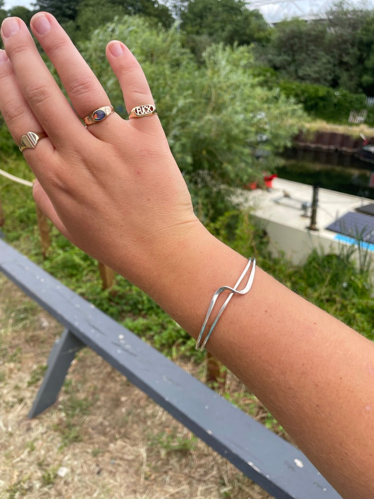 Wave bangle