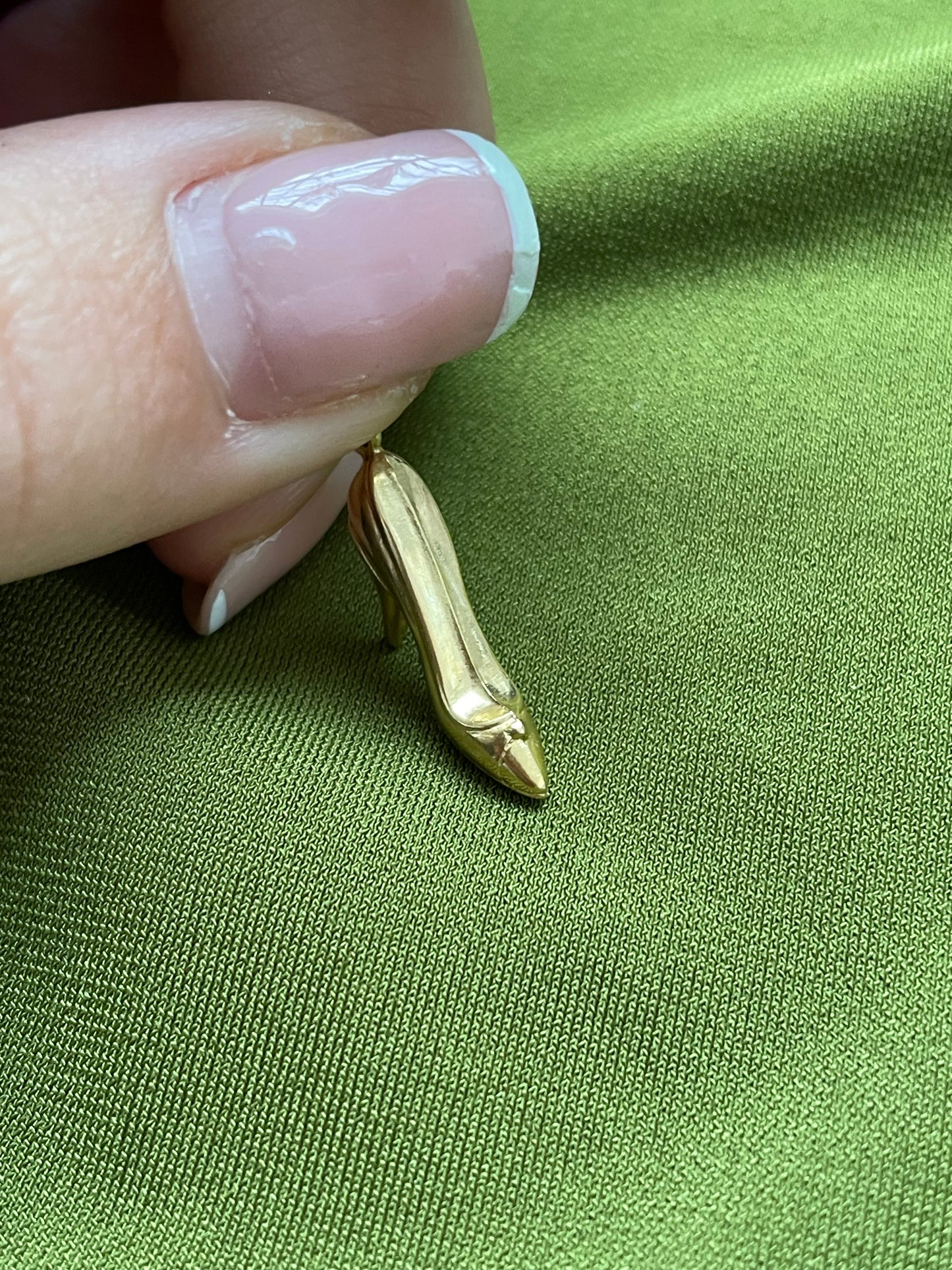 Gold high heel charm