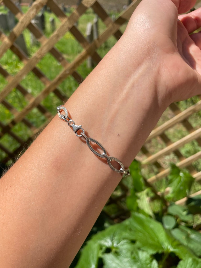 Eye Shape Link Bracelet