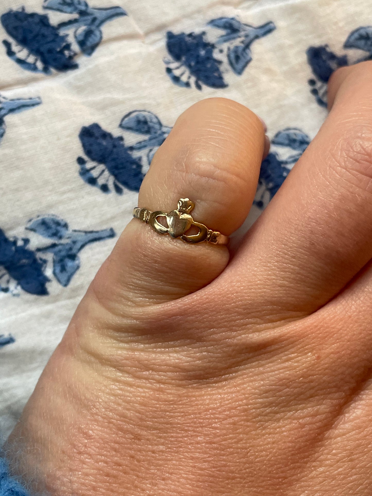 Dainty Gold Claddagh