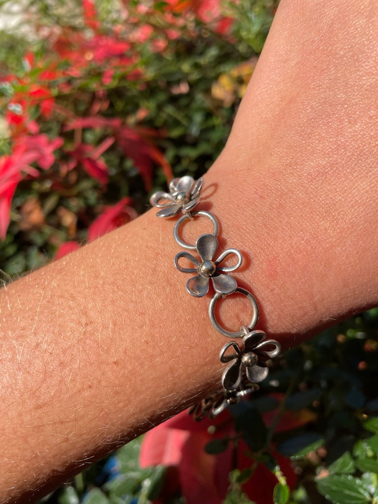 Chunky Daisy Dot Bracelet