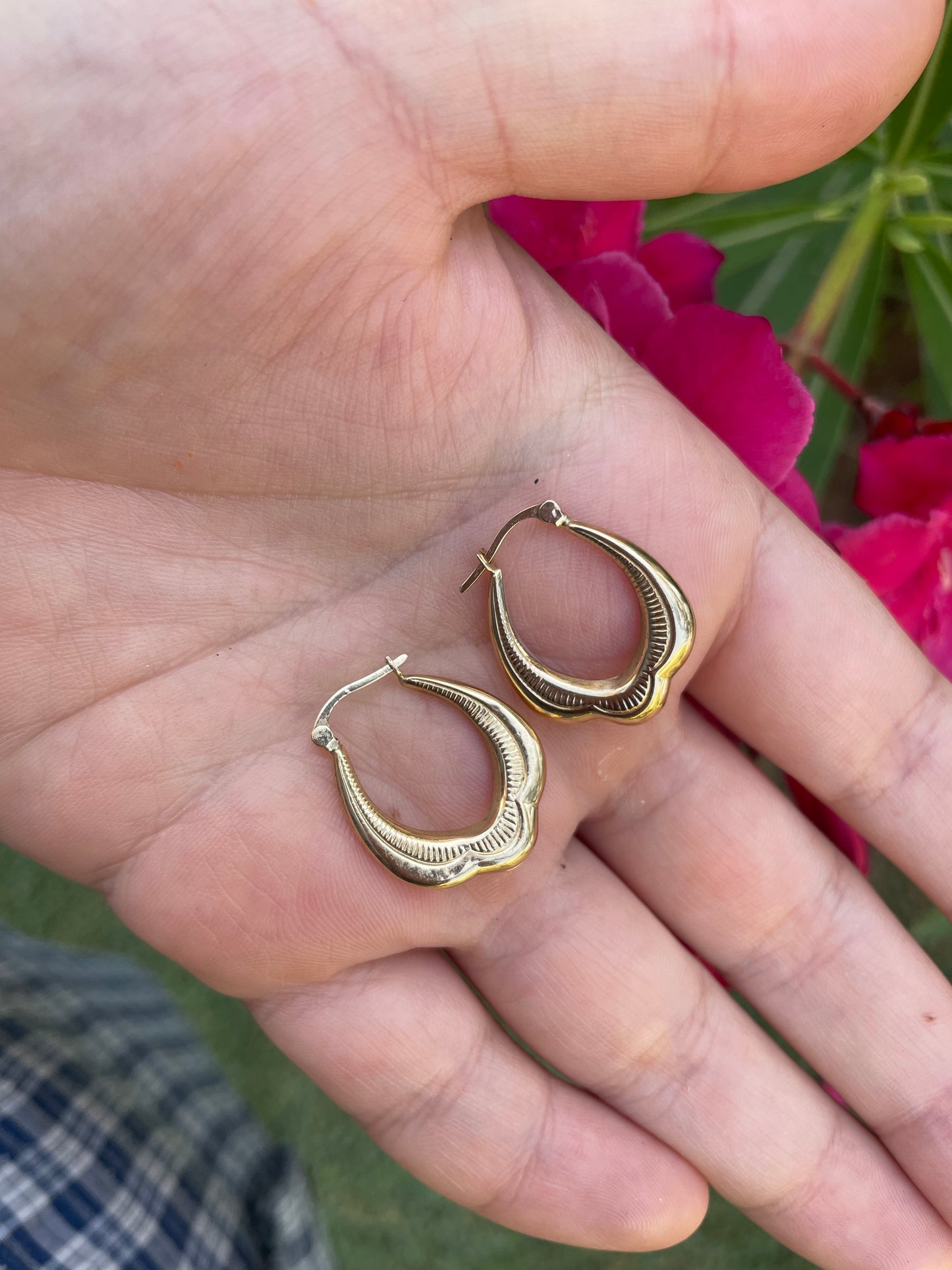 Gold Scallop Hoops