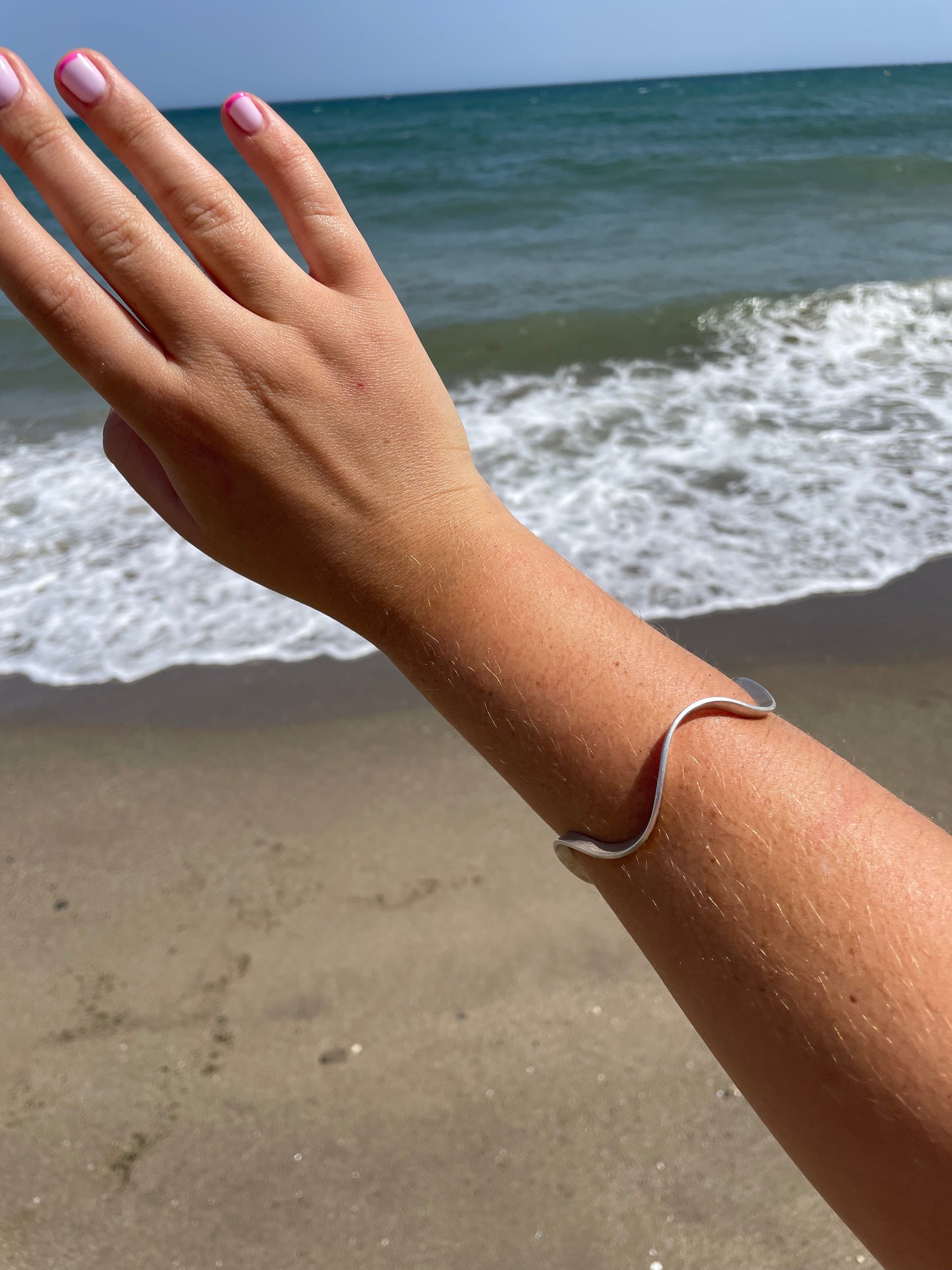 Wave bangle