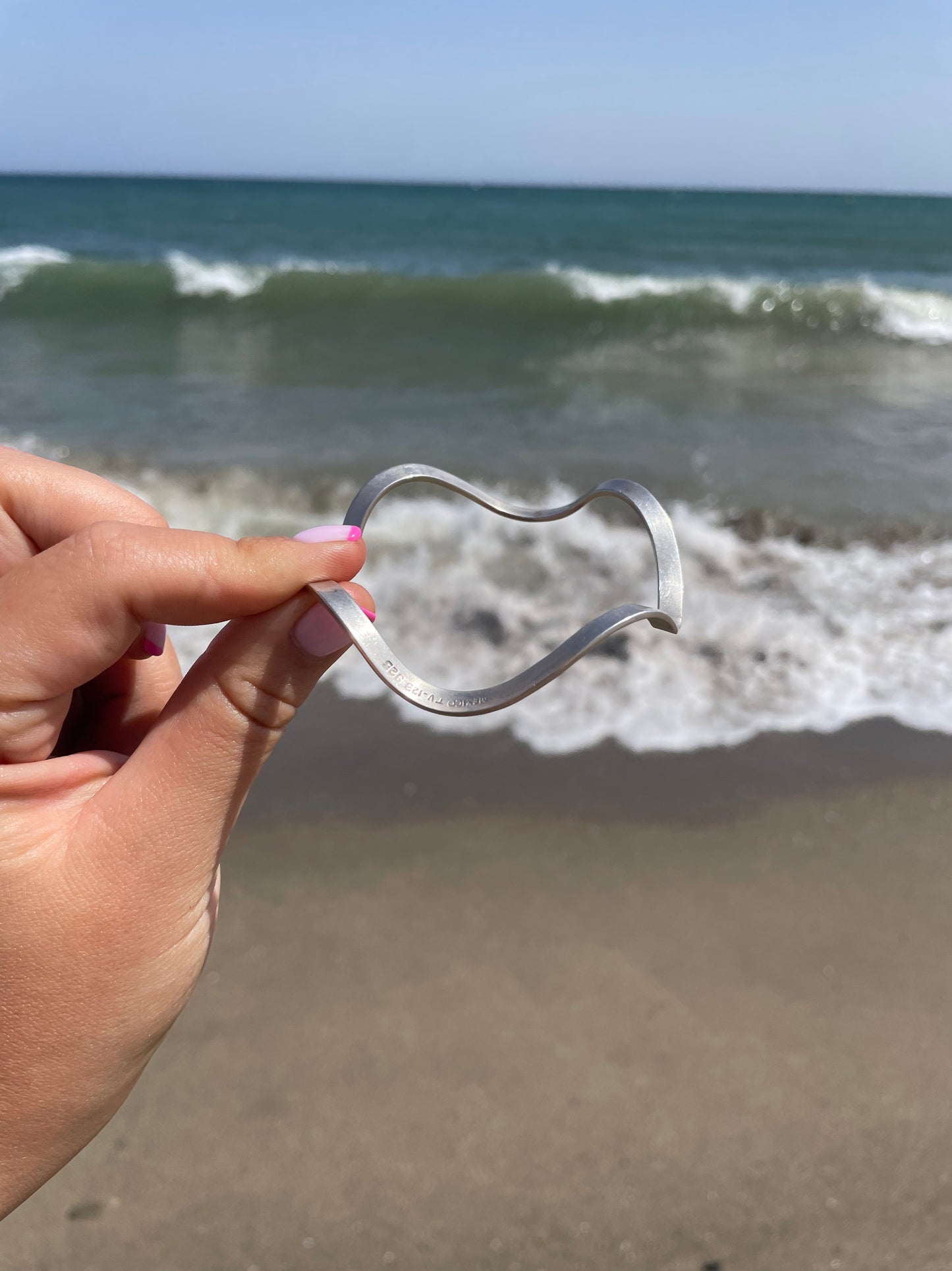 Wave bangle